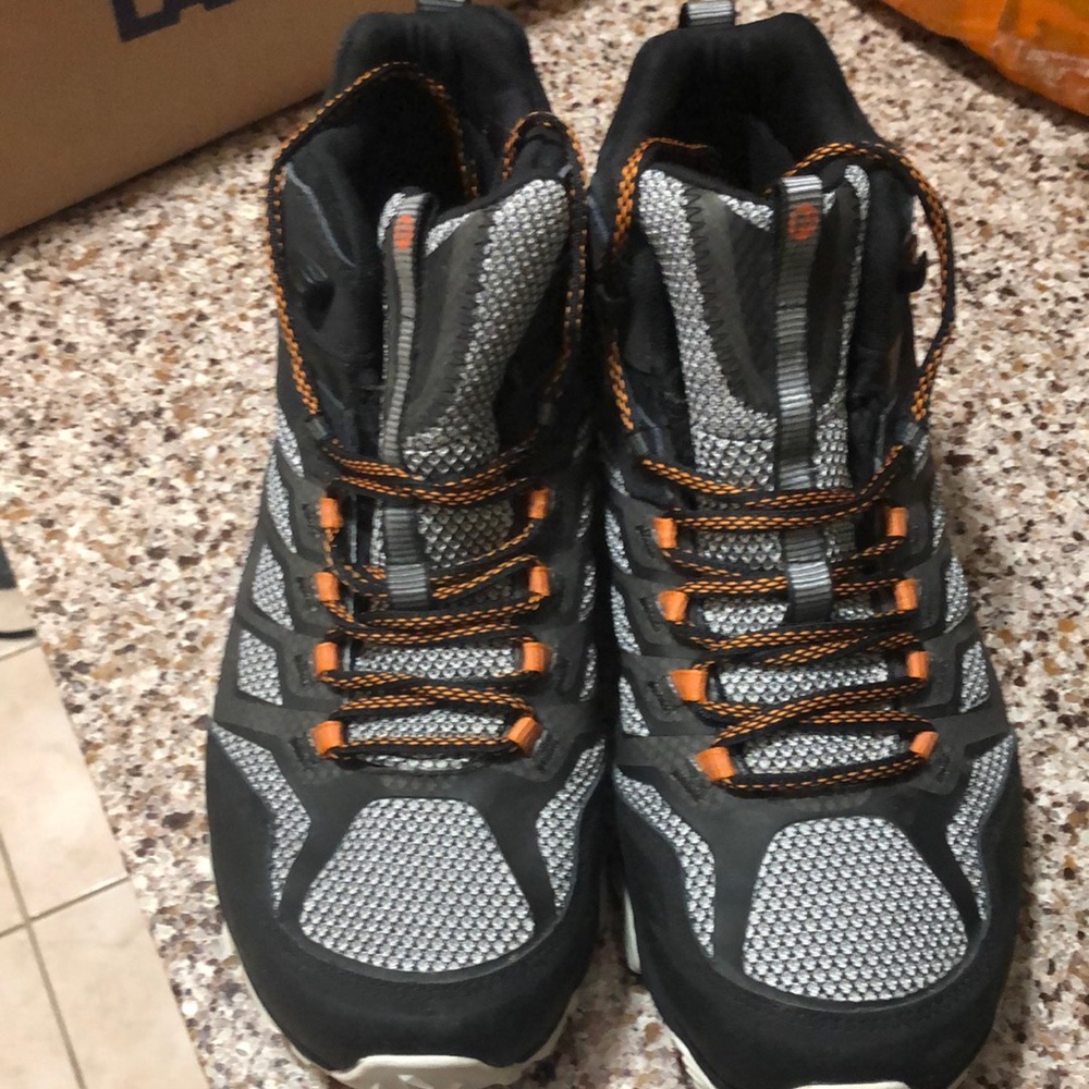 Mens Merrell hiking boot size 10 worn once